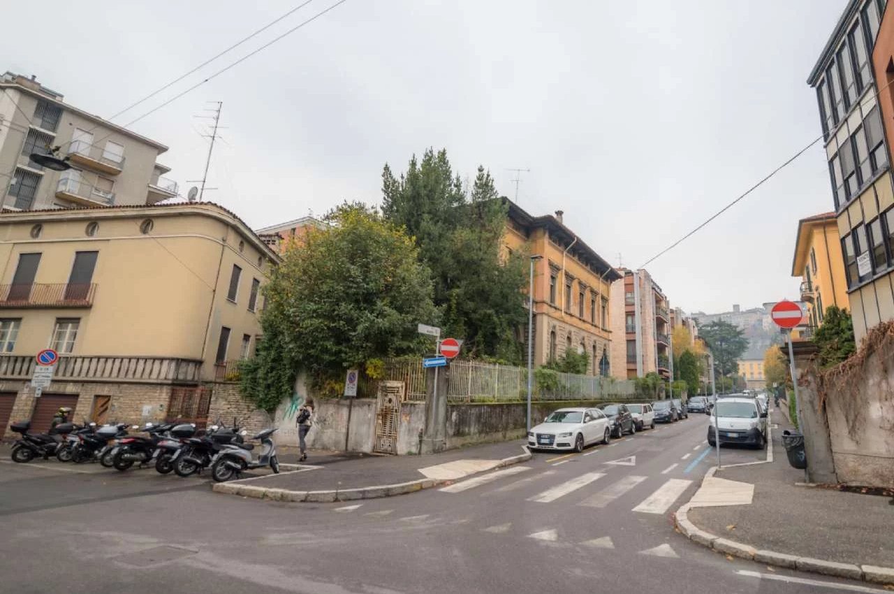 Villa in Vendita a Bergamo Viale Albini