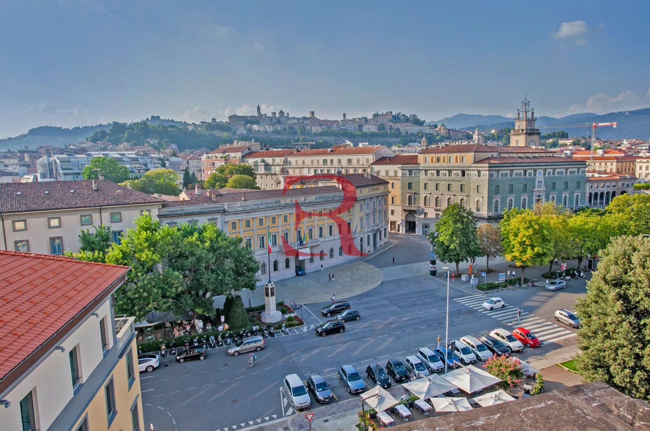 Villa in Vendita a Bergamo Viale Albini