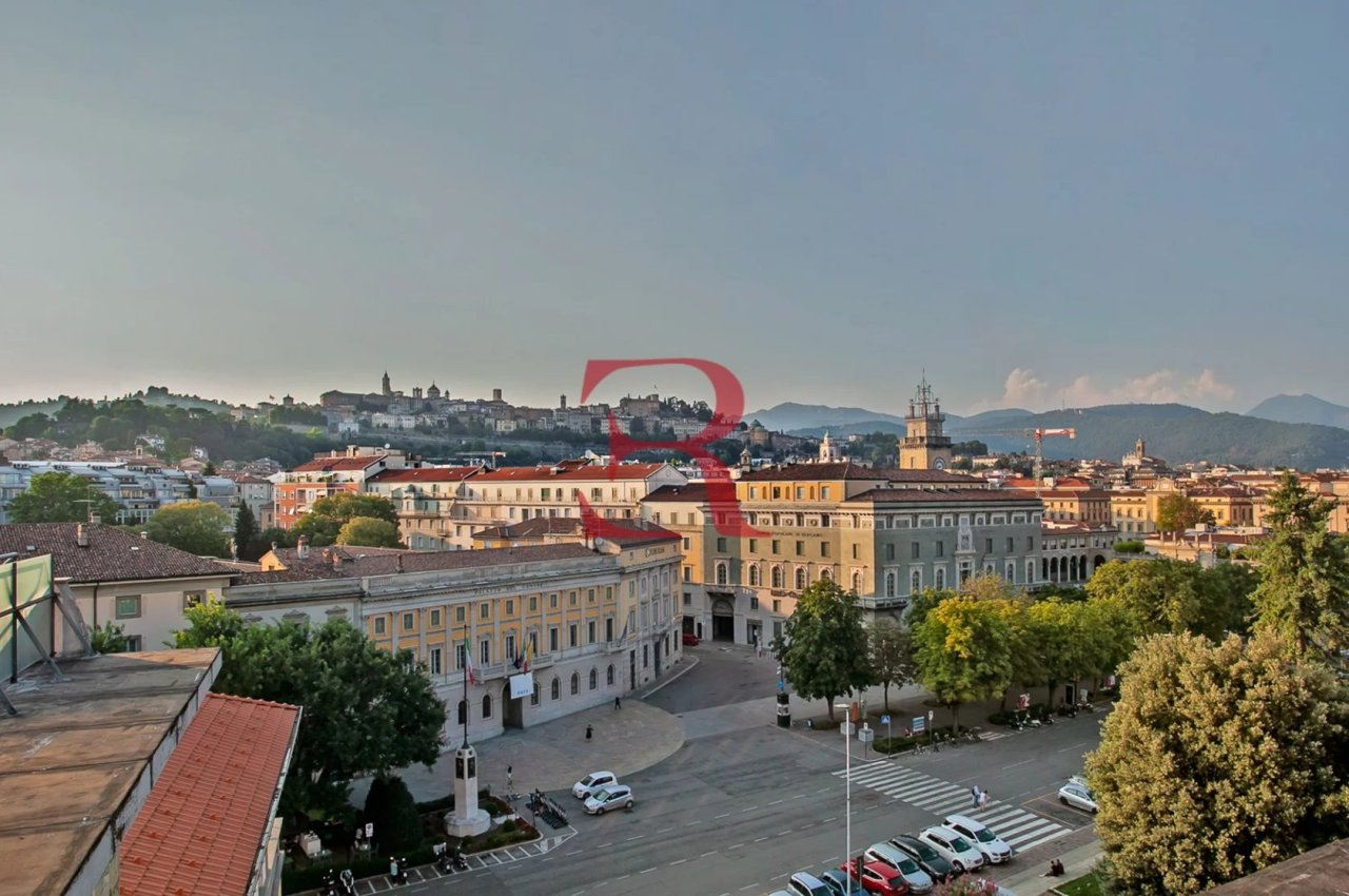 Villa in Vendita a Bergamo Viale Albini