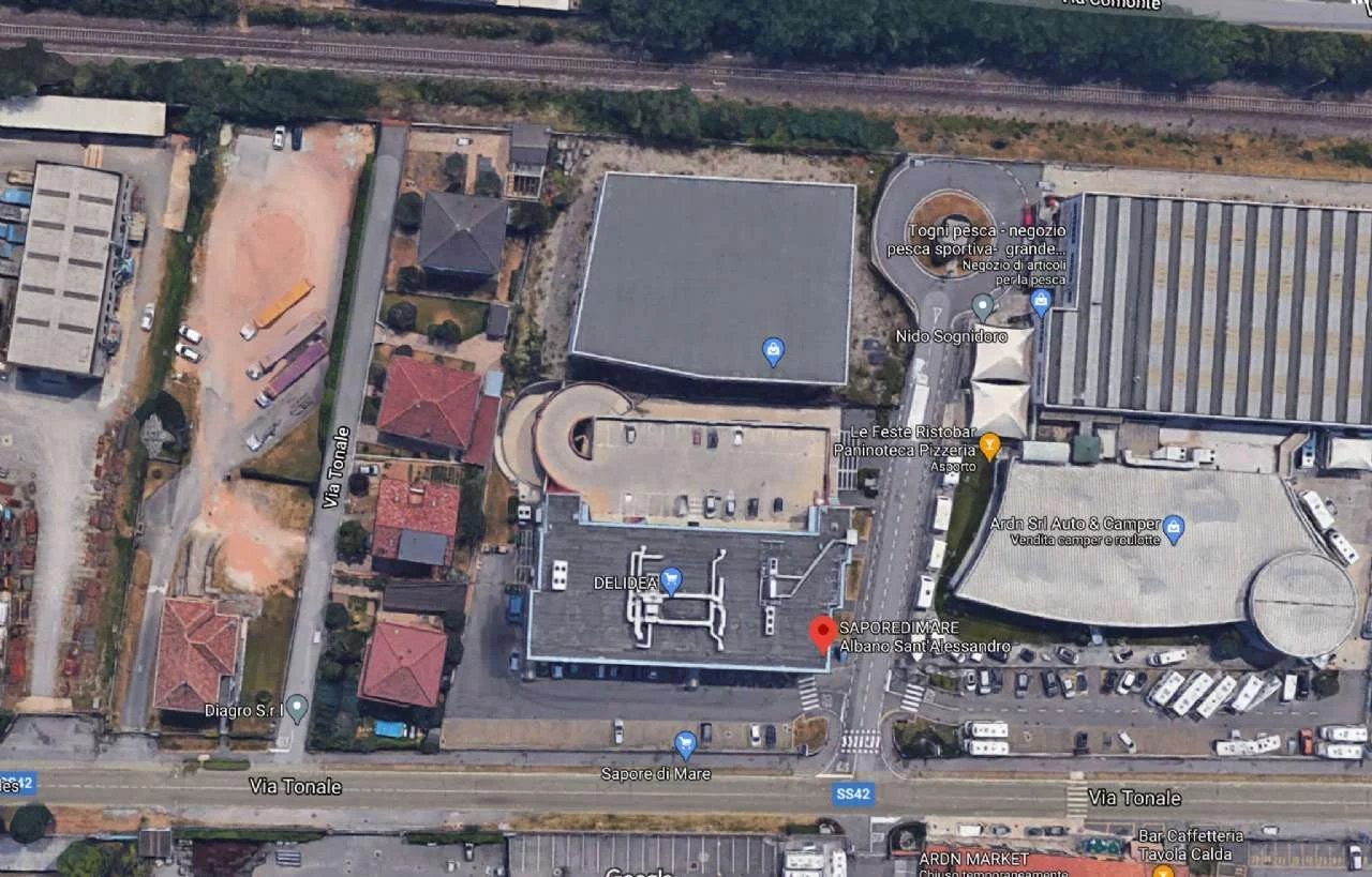 Locale Commerciale in Vendita a Albano Santâ€™Alessandro Via Tonale