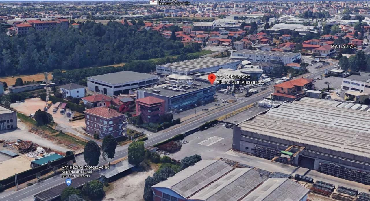 Locale Commerciale in Vendita a Albano Santâ€™Alessandro Via Tonale