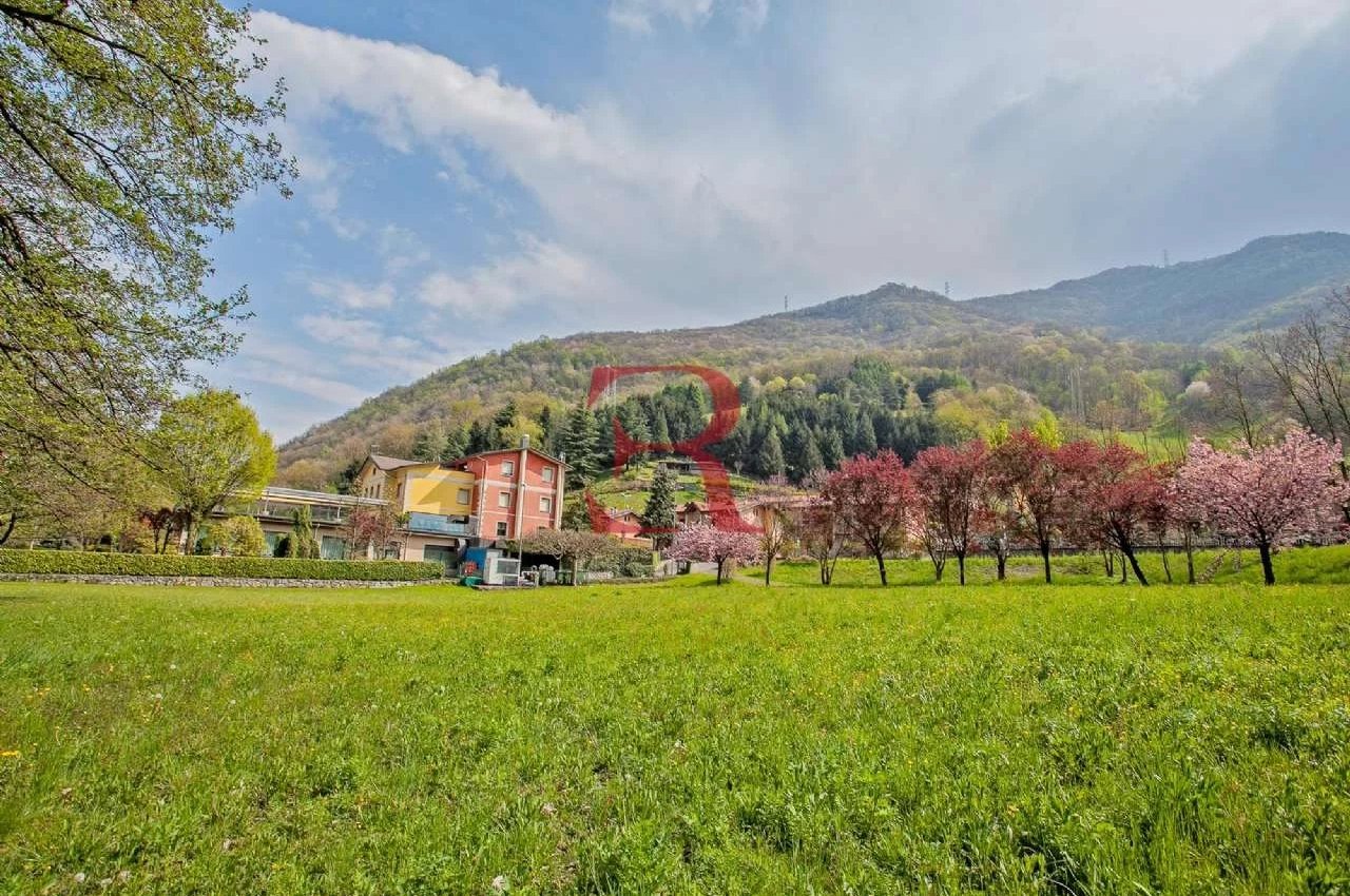 Villa in Vendita a Endine Gaiano Splendida posizione direttamente sul lago