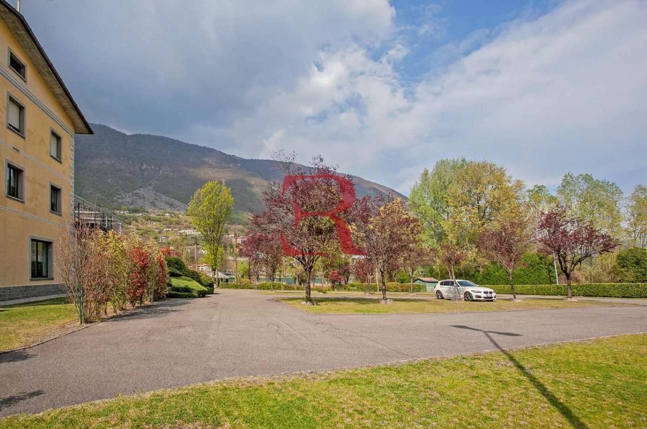 Villa in Vendita a Endine Gaiano Splendida posizione direttamente sul lago