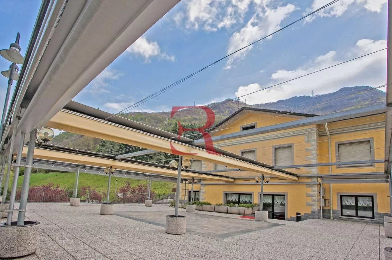 Villa in Vendita a Endine Gaiano Splendida posizione direttamente sul lago