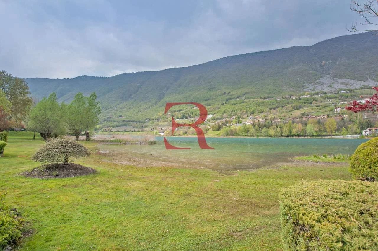 Villa in Vendita a Endine Gaiano Splendida posizione direttamente sul lago