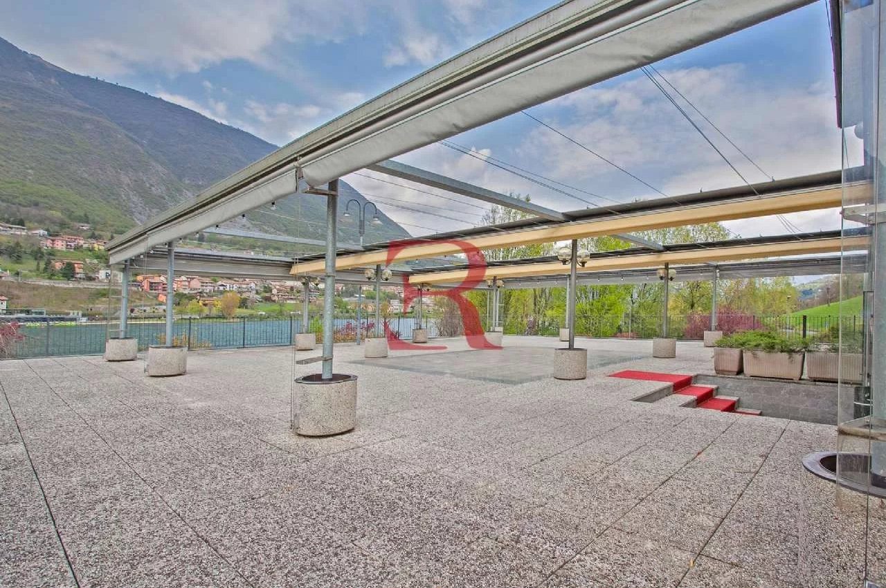 Villa in Vendita a Endine Gaiano Splendida posizione direttamente sul lago