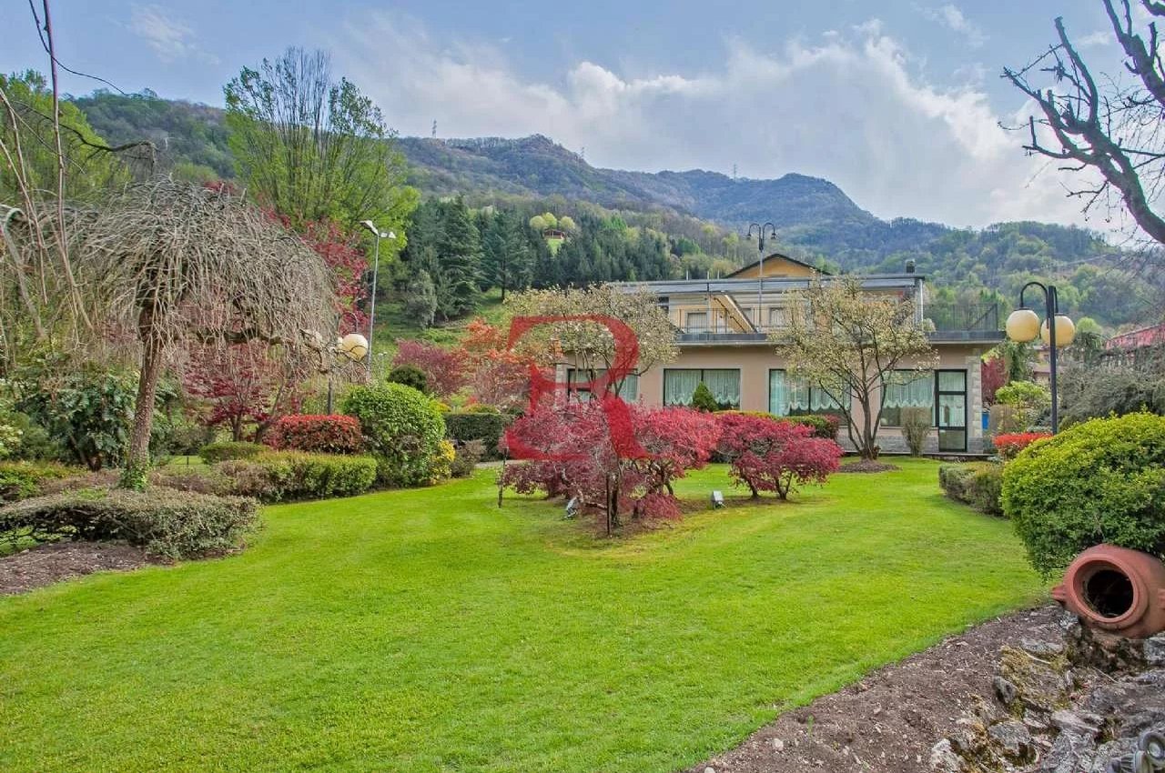 Villa in Vendita a Endine Gaiano Splendida posizione direttamente sul lago