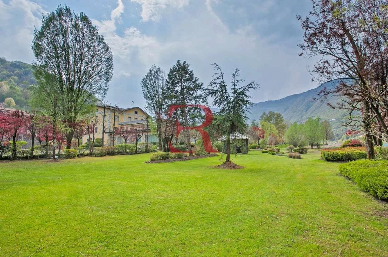 Multilocale in Vendita a Endine Gaiano Splendida posizione direttamente sul lago