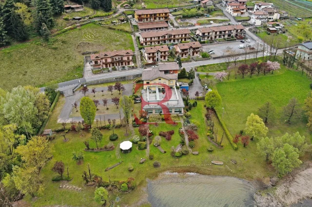 Multilocale in Vendita a Endine Gaiano Splendida posizione direttamente sul lago