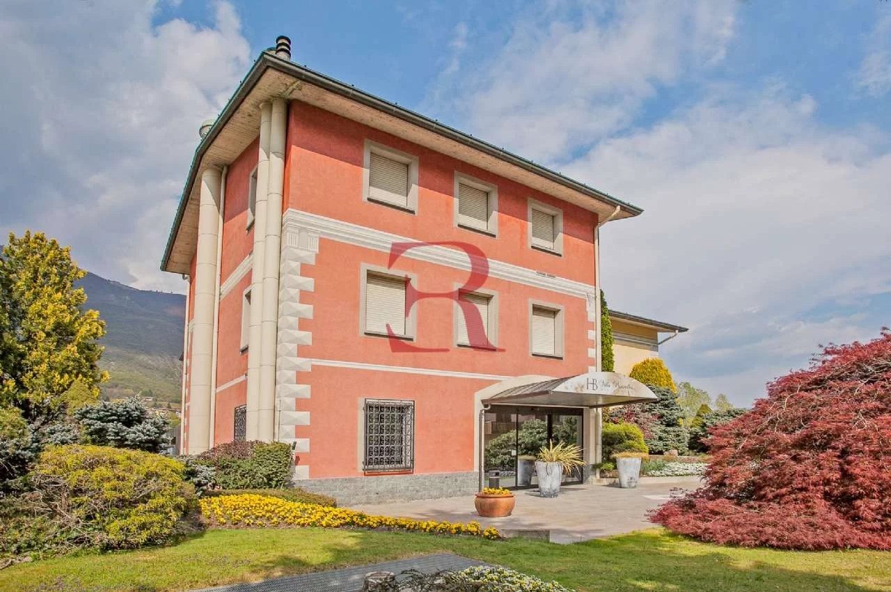 Multilocale in Vendita a Endine Gaiano Splendida posizione direttamente sul lago