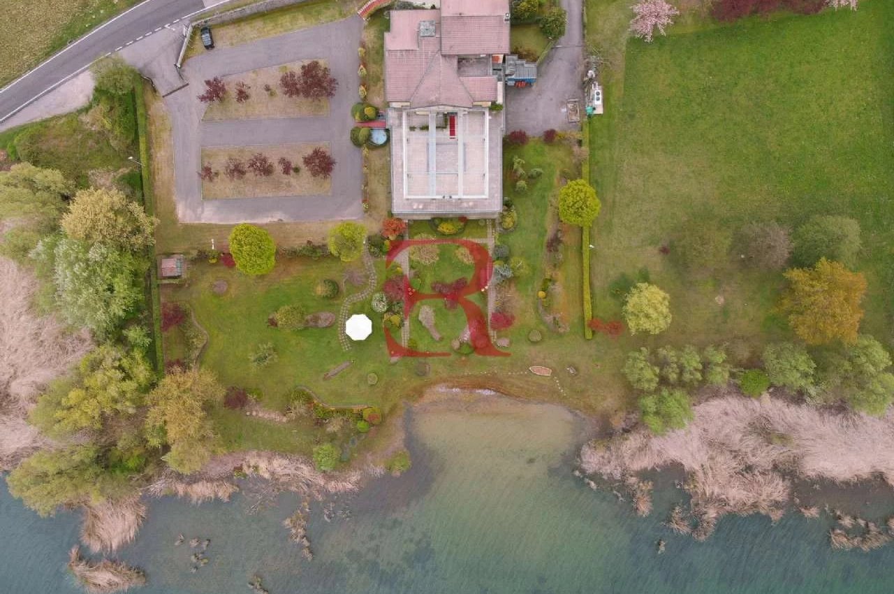 Multilocale in Vendita a Endine Gaiano Splendida posizione direttamente sul lago