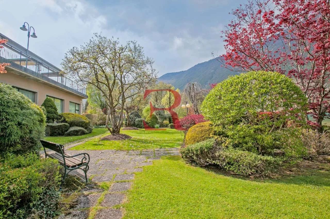 Multilocale in Vendita a Endine Gaiano Splendida posizione direttamente sul lago