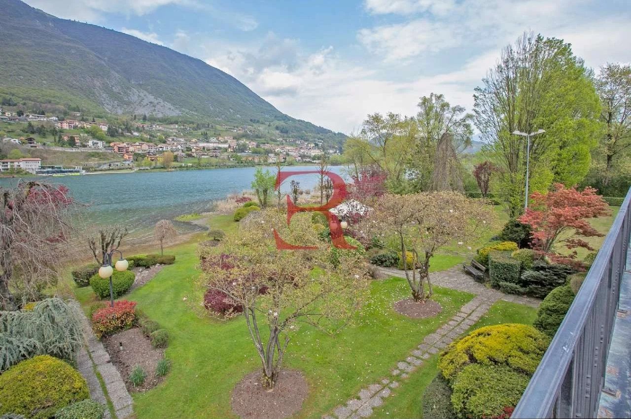 Multilocale in Vendita a Endine Gaiano Splendida posizione direttamente sul lago