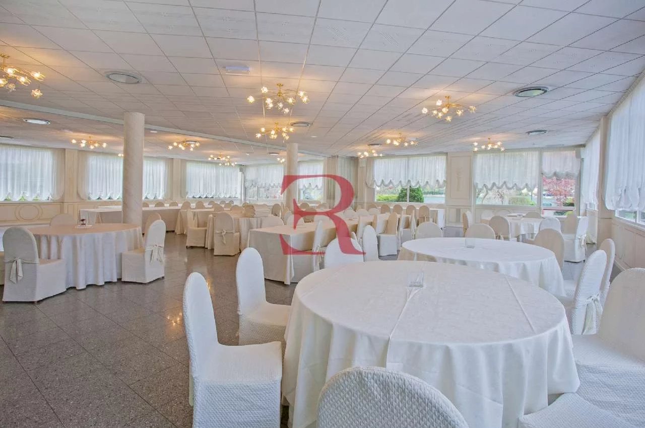 Multilocale in Vendita a Endine Gaiano Splendida posizione direttamente sul lago