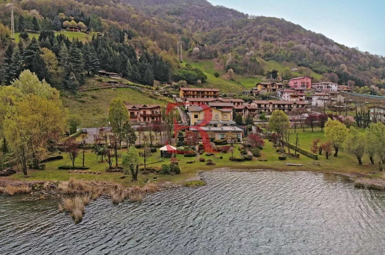 Multilocale in Vendita a Endine Gaiano Splendida posizione direttamente sul lago