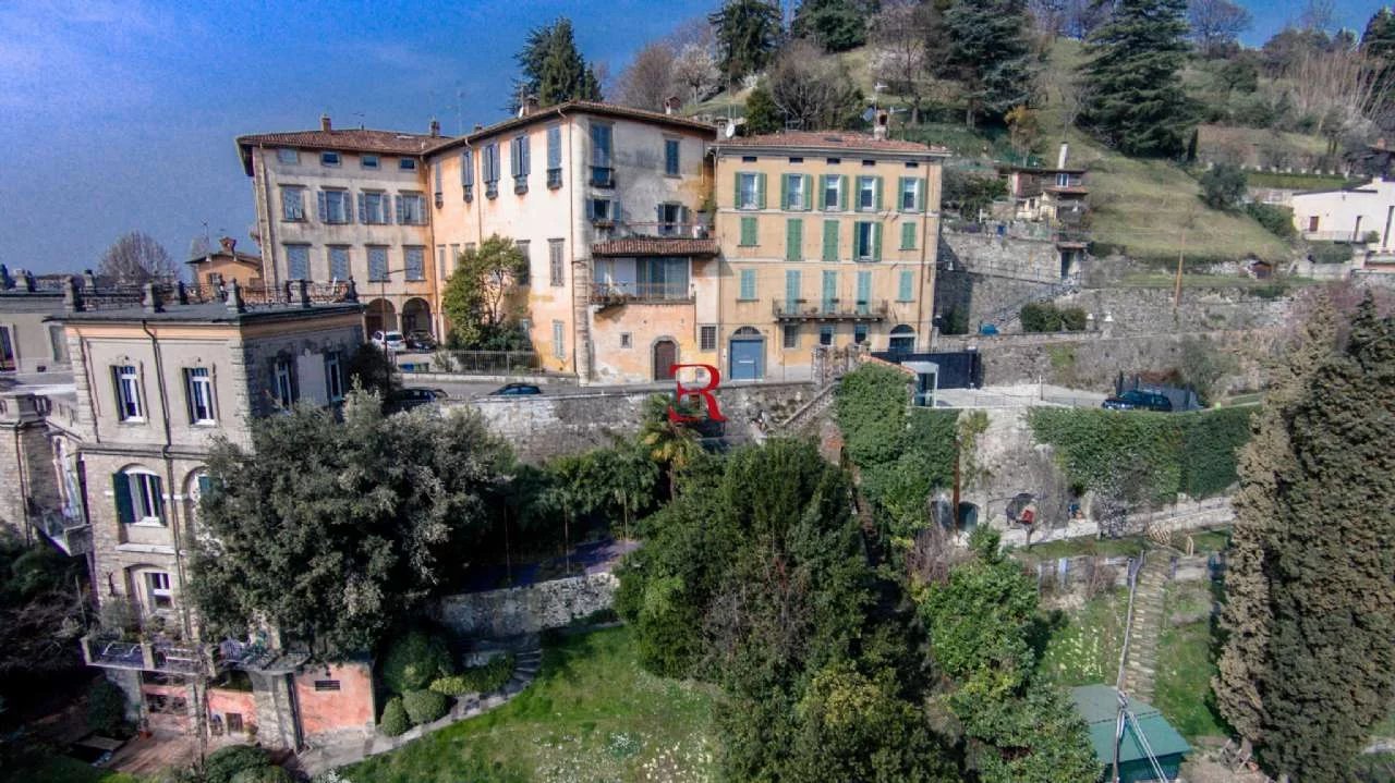 Attico in Vendita a Bergamo Prestigiosissimo attico nel cuore di Bergamo