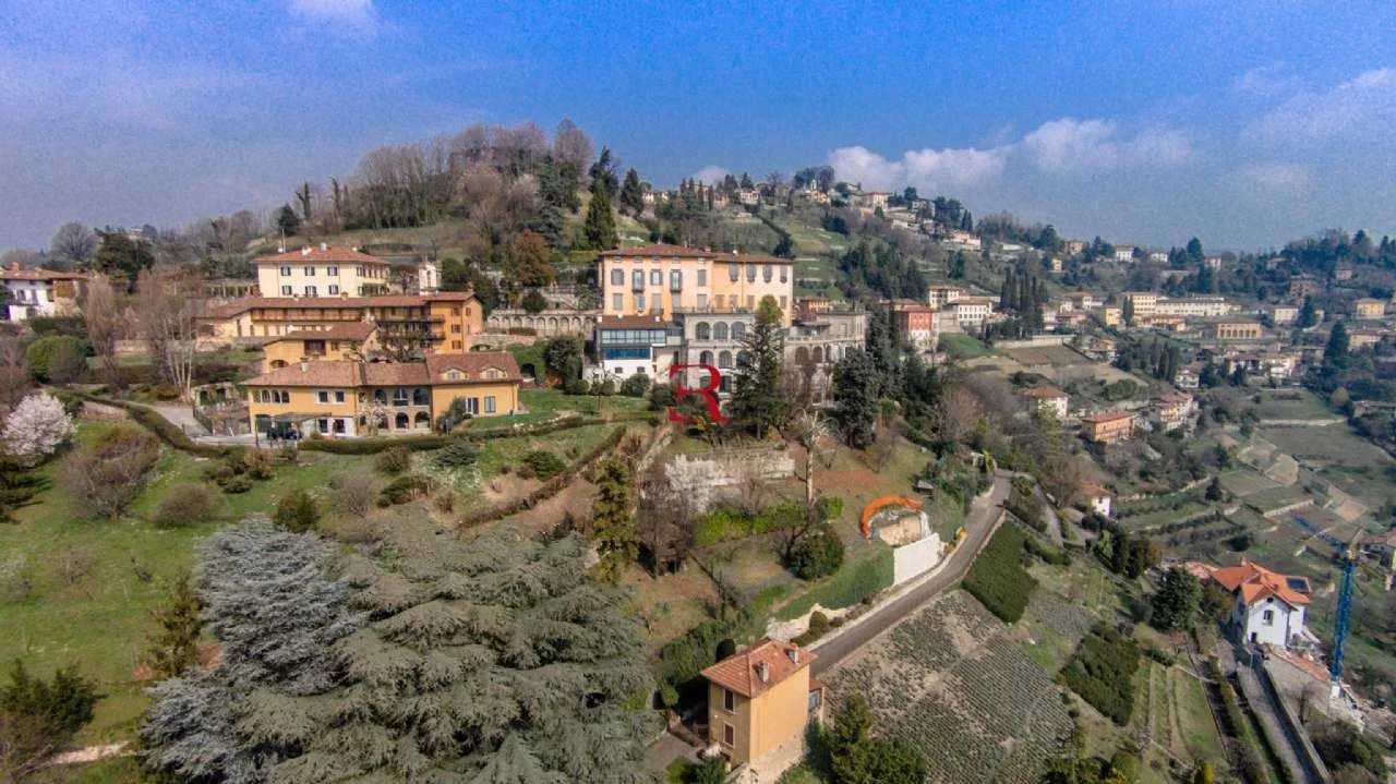 Attico in Vendita a Bergamo Prestigiosissimo attico nel cuore di Bergamo