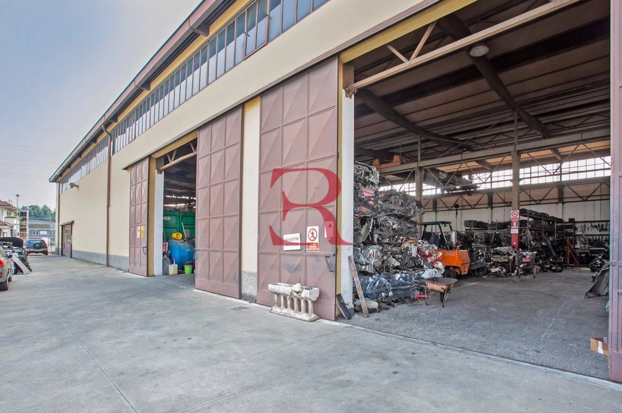 Capannone in Vendita a Albano Santâ€™Alessandro Compendio Immobiliare