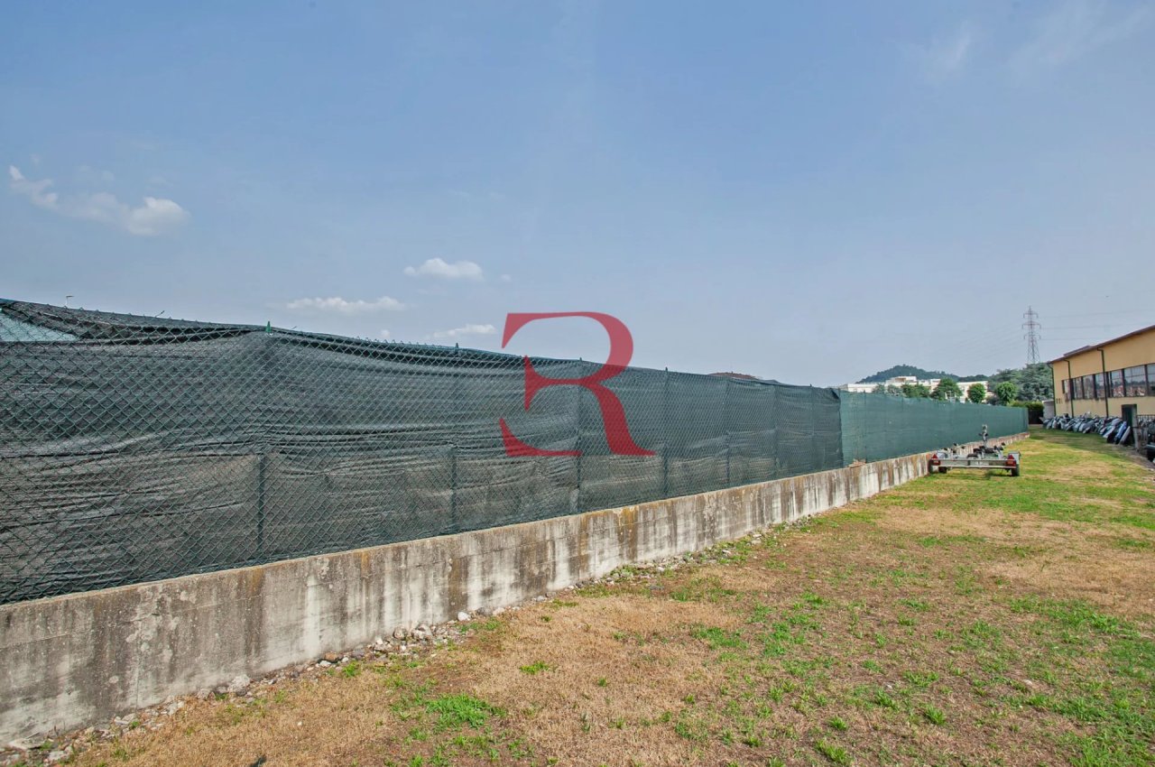 Capannone in Vendita a Albano Santâ€™Alessandro Compendio Immobiliare