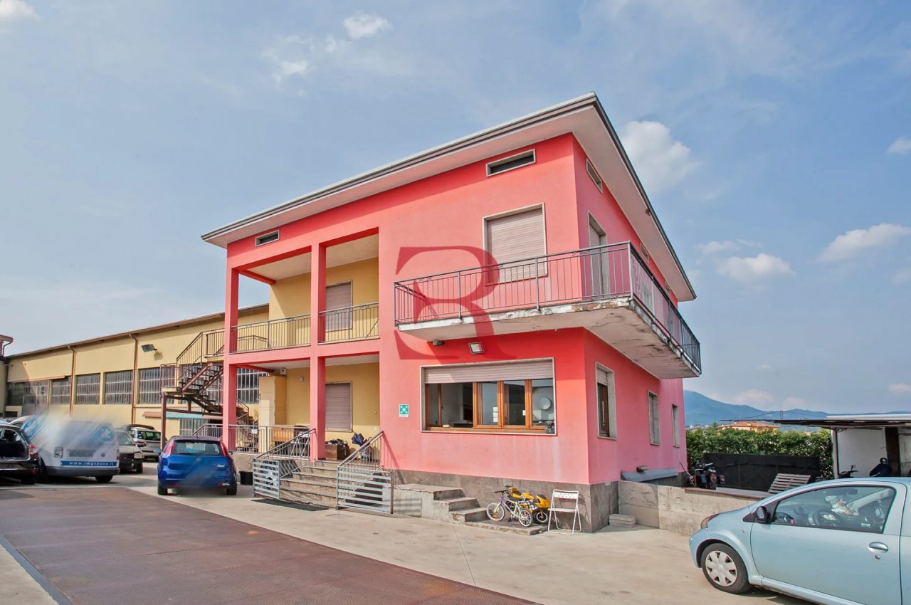 Capannone in Vendita a Albano Santâ€™Alessandro Compendio Immobiliare