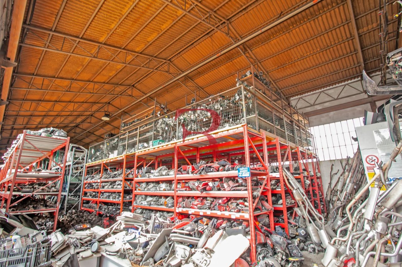 Capannone in Vendita a Albano Santâ€™Alessandro Compendio Immobiliare