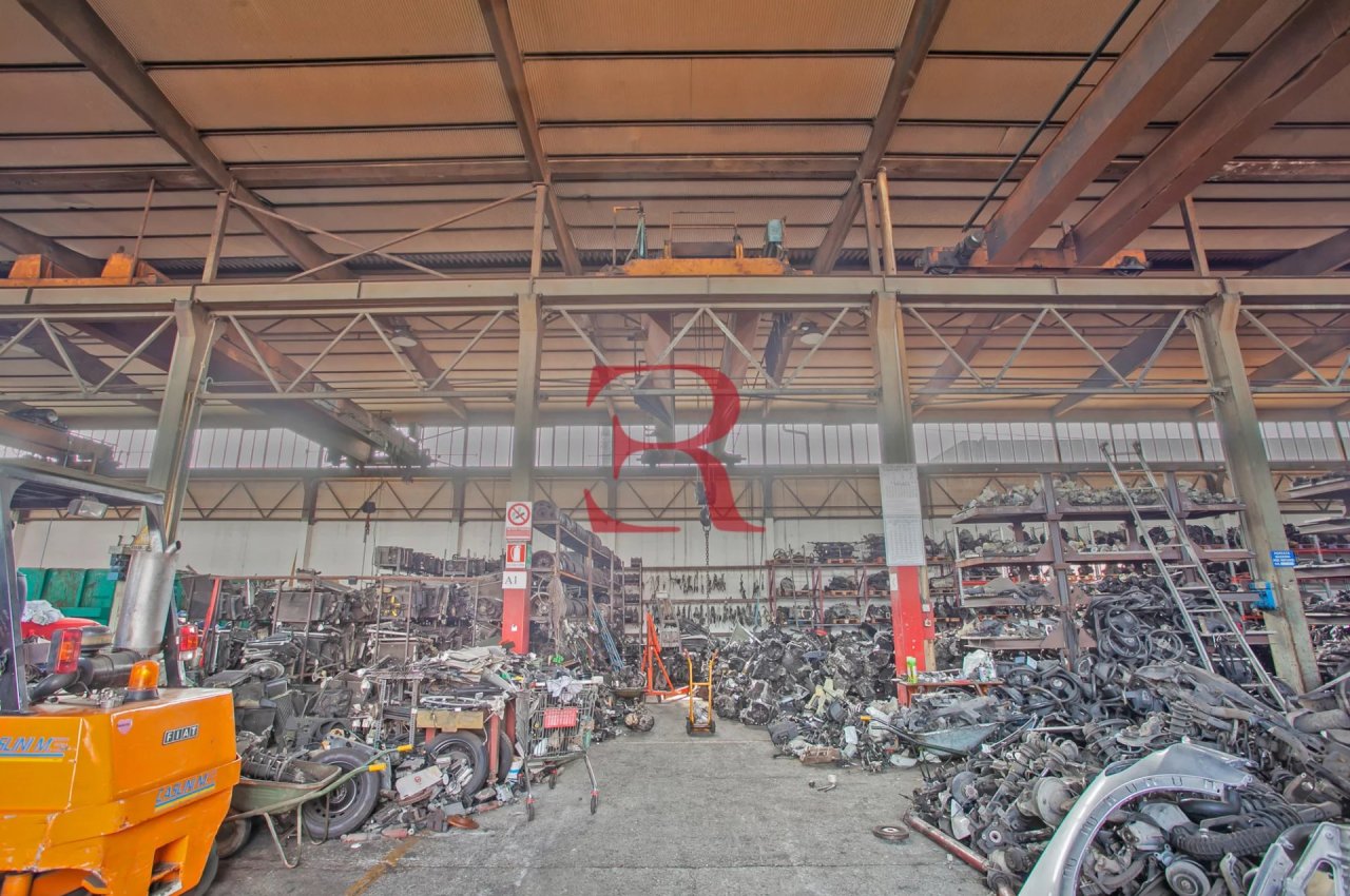 Capannone in Vendita a Albano Santâ€™Alessandro Compendio Immobiliare