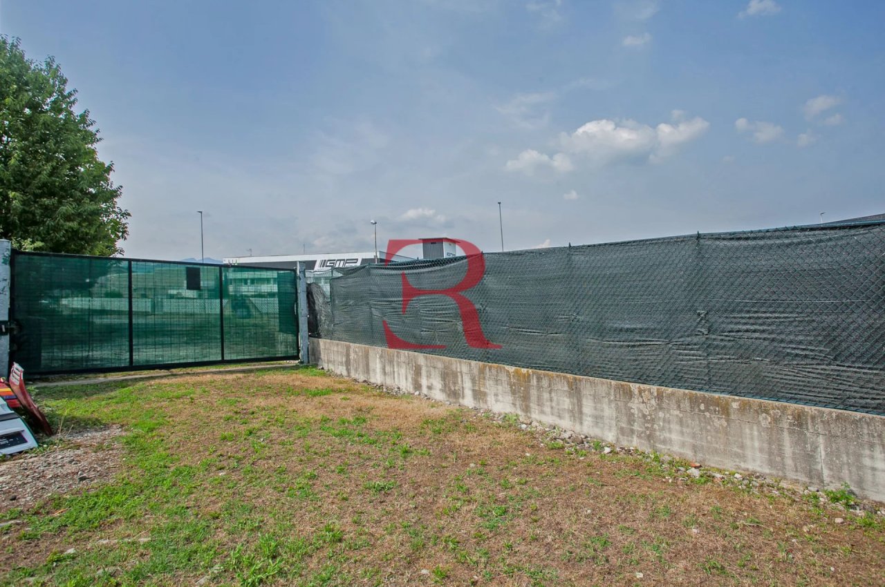 Capannone in Vendita a Albano Santâ€™Alessandro Compendio Immobiliare