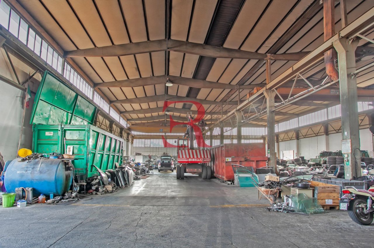 Capannone in Vendita a Albano Santâ€™Alessandro Compendio Immobiliare