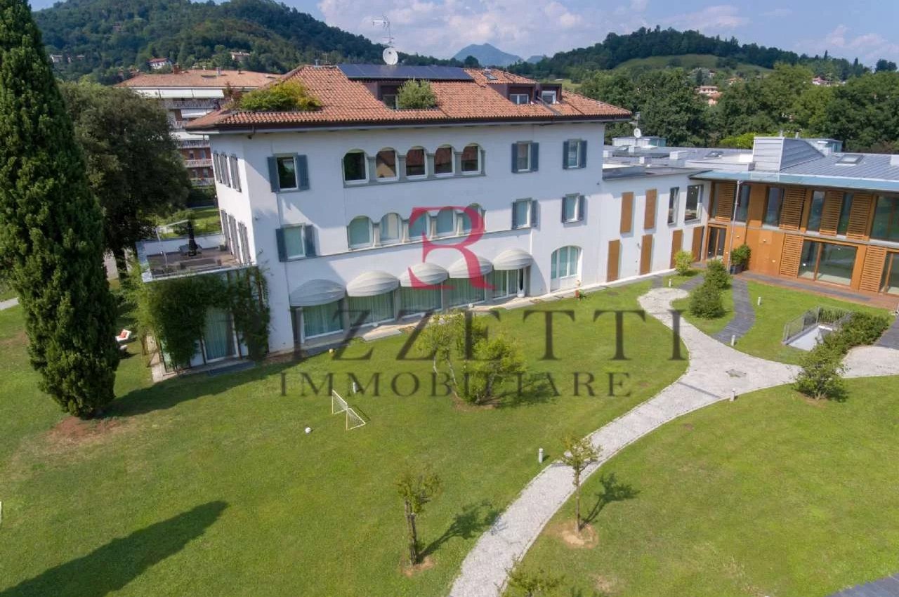 Villa in Vendita a Bergamo Redona