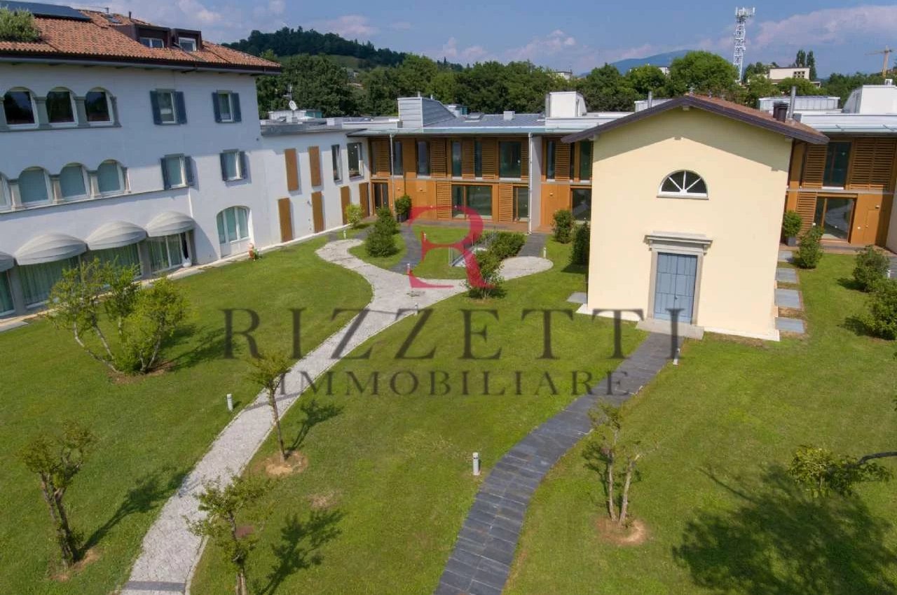 Villa in Vendita a Bergamo Redona
