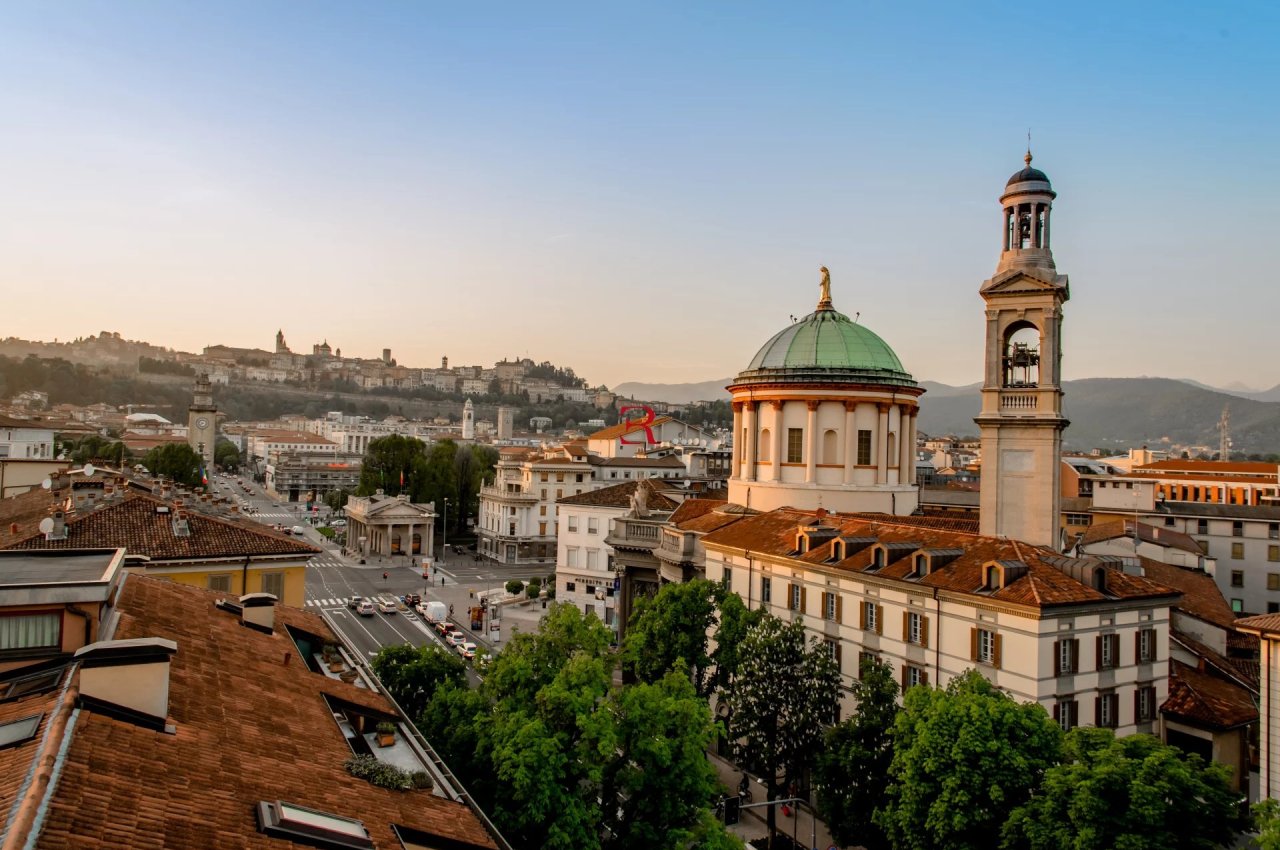 Multilocale in Vendita a Bergamo Introvabile pentalocale con ampio terrazzo