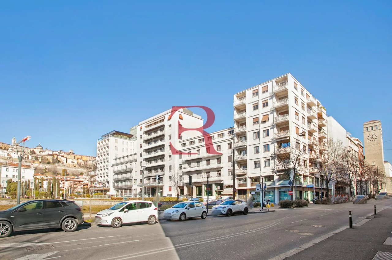 Ufficio in Vendita a Bergamo Introvabile ufficio su due livelli