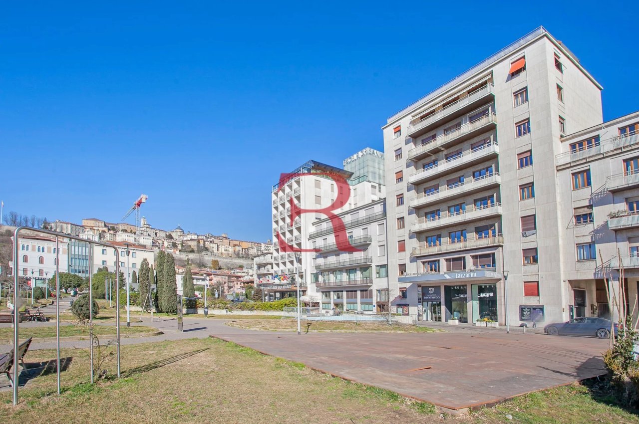 Ufficio in Vendita a Bergamo Introvabile ufficio su due livelli