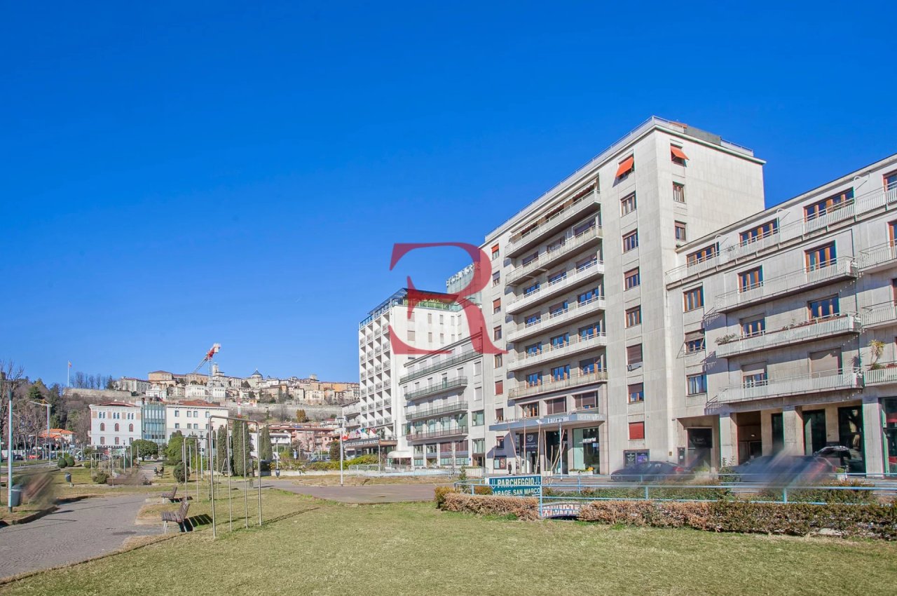 Ufficio in Vendita a Bergamo Introvabile ufficio su due livelli