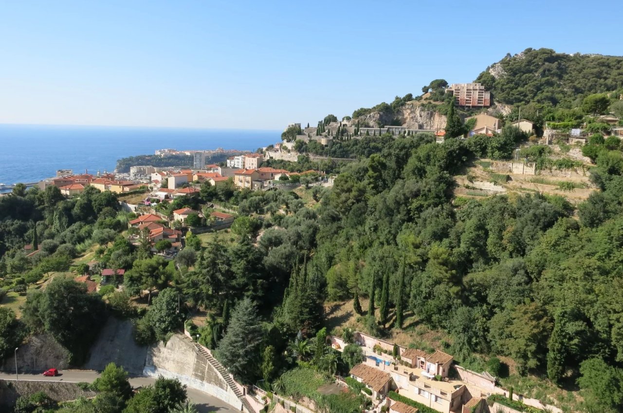 Trilocale in Vendita a  Splendido trilocale con piscina