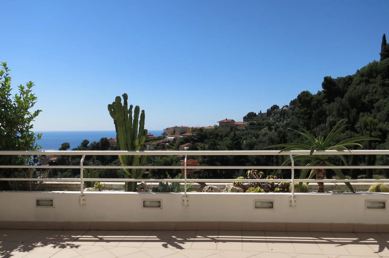 Trilocale in Vendita a  Splendido trilocale con piscina