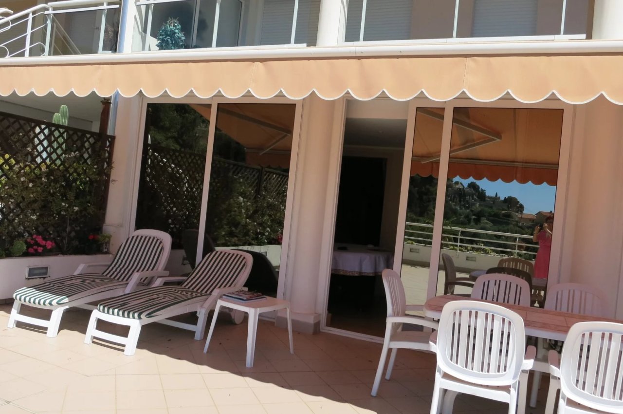 Trilocale in Vendita a  Splendido trilocale con piscina