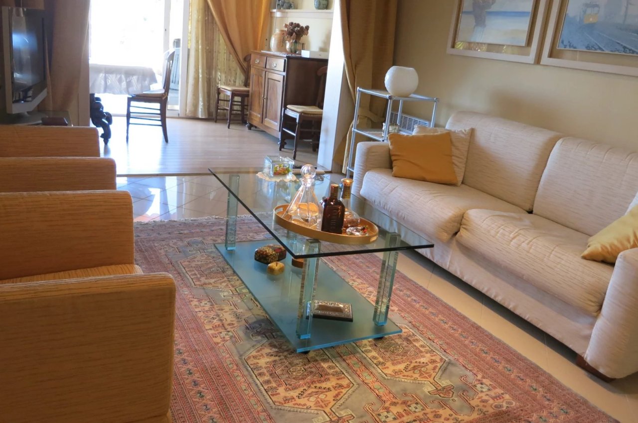 Trilocale in Vendita a  Splendido trilocale con piscina