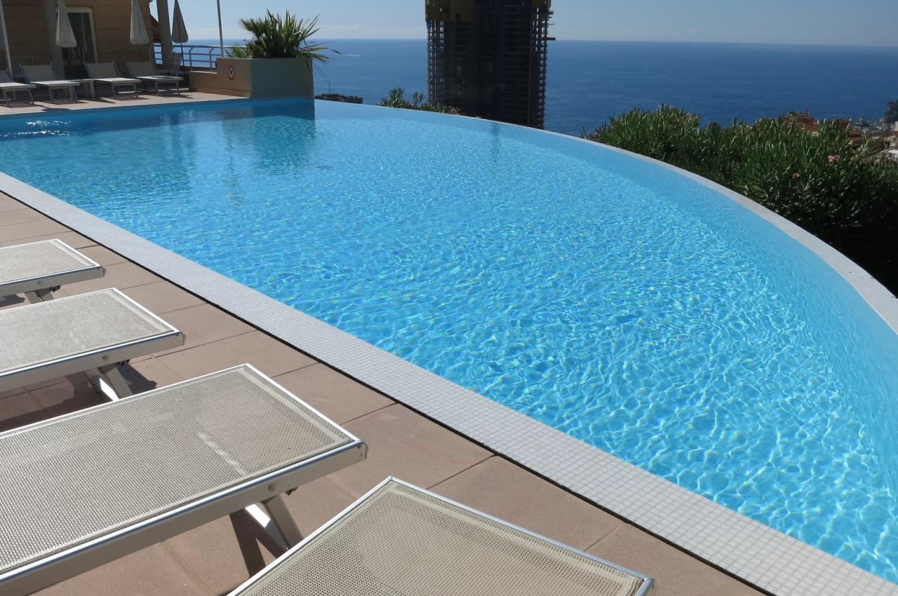 Trilocale in Vendita a  Splendido trilocale con piscina