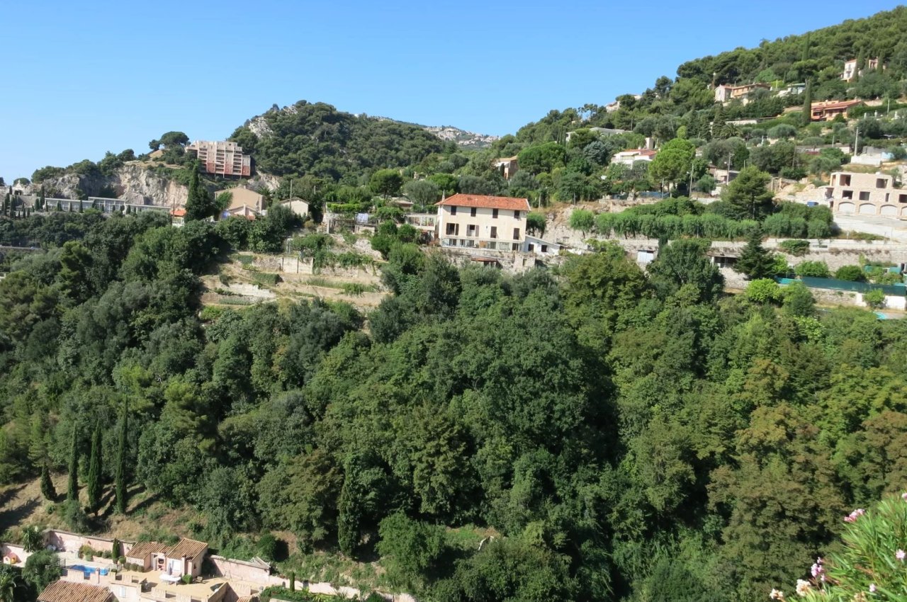 Trilocale in Vendita a  Splendido trilocale con piscina