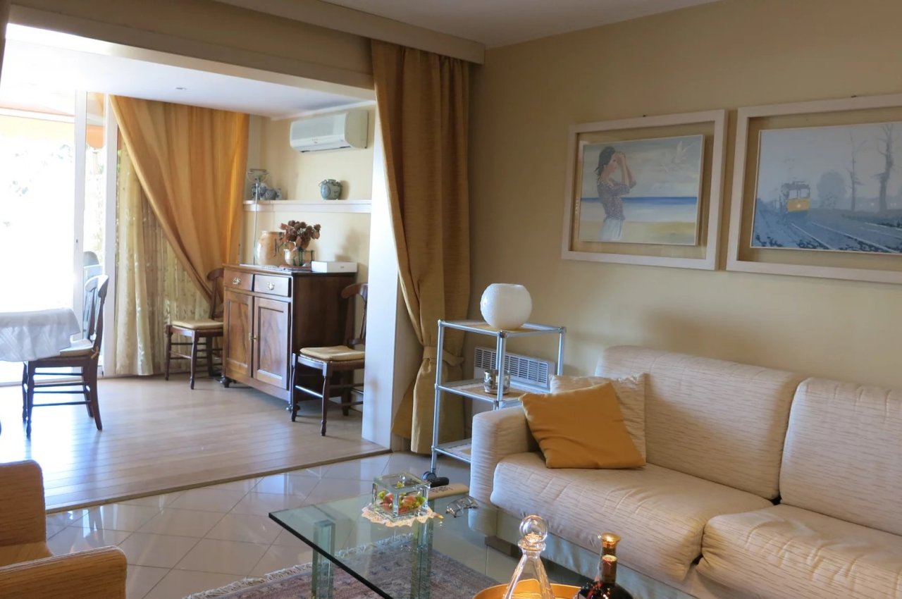 Trilocale in Vendita a  Splendido trilocale con piscina