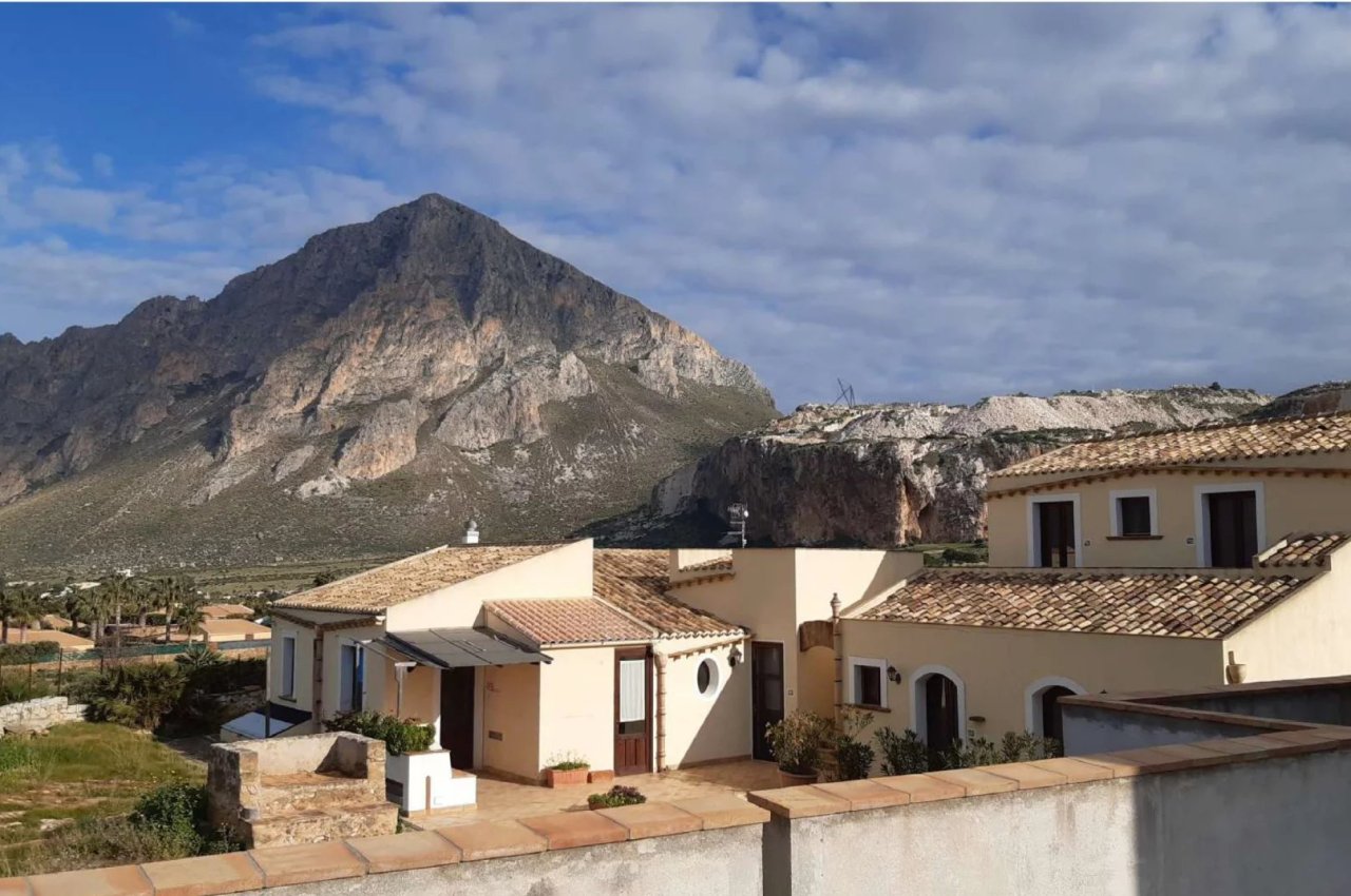 Multilocale in Vendita a Custonaci Trapani - Struttura ricettiva Cala Buguto