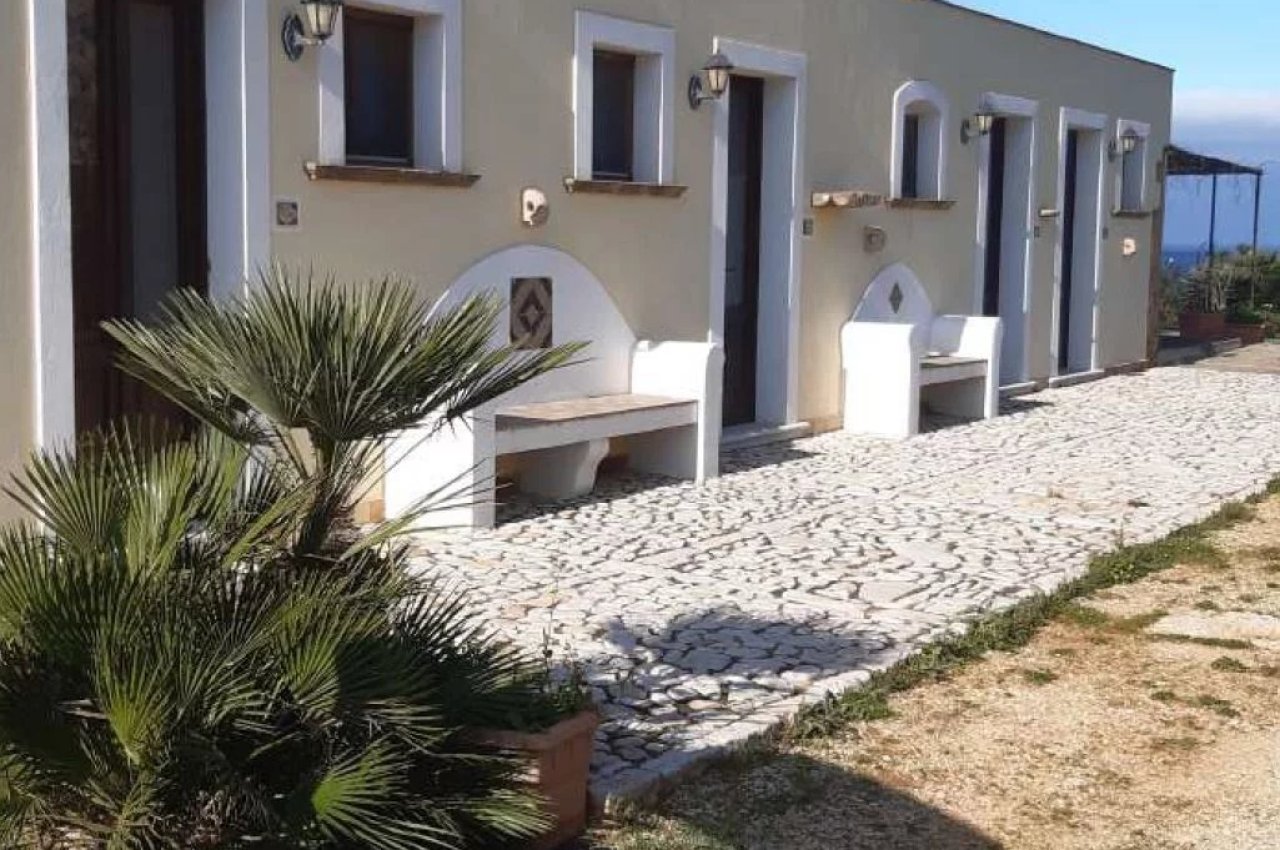 Multilocale in Vendita a Custonaci Trapani - Struttura ricettiva Cala Buguto