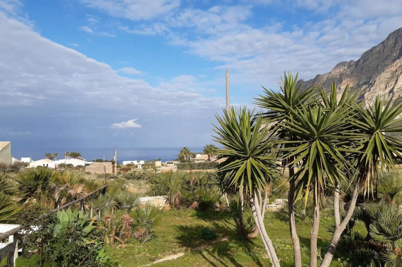 Multilocale in Vendita a Custonaci Trapani - Struttura ricettiva Cala Buguto