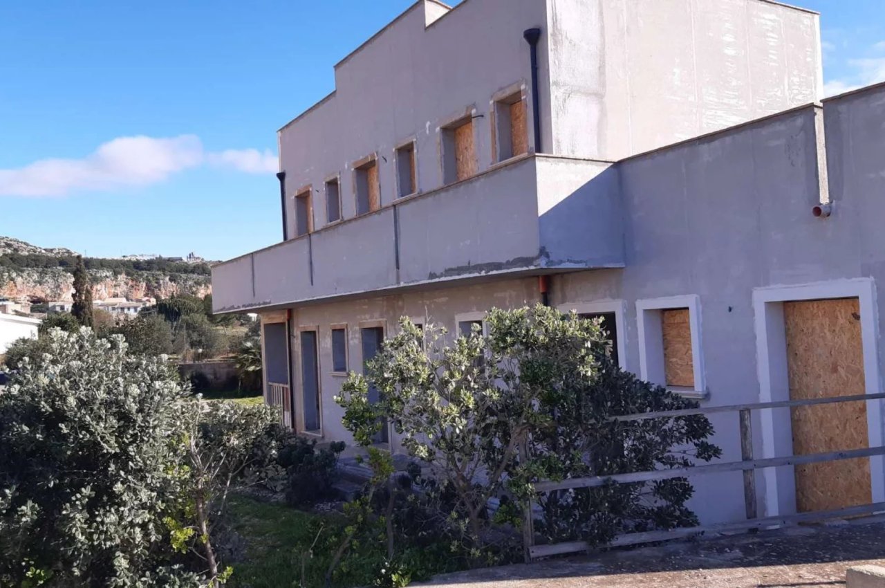 Multilocale in Vendita a Custonaci Trapani - Struttura ricettiva Cala Buguto