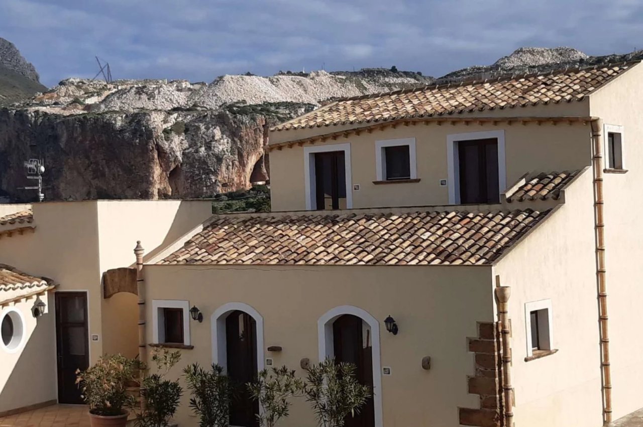 Multilocale in Vendita a Custonaci Trapani - Struttura ricettiva Cala Buguto