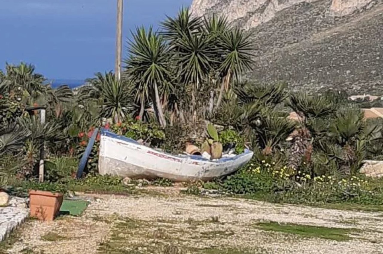 Multilocale in Vendita a Custonaci Trapani - Struttura ricettiva Cala Buguto