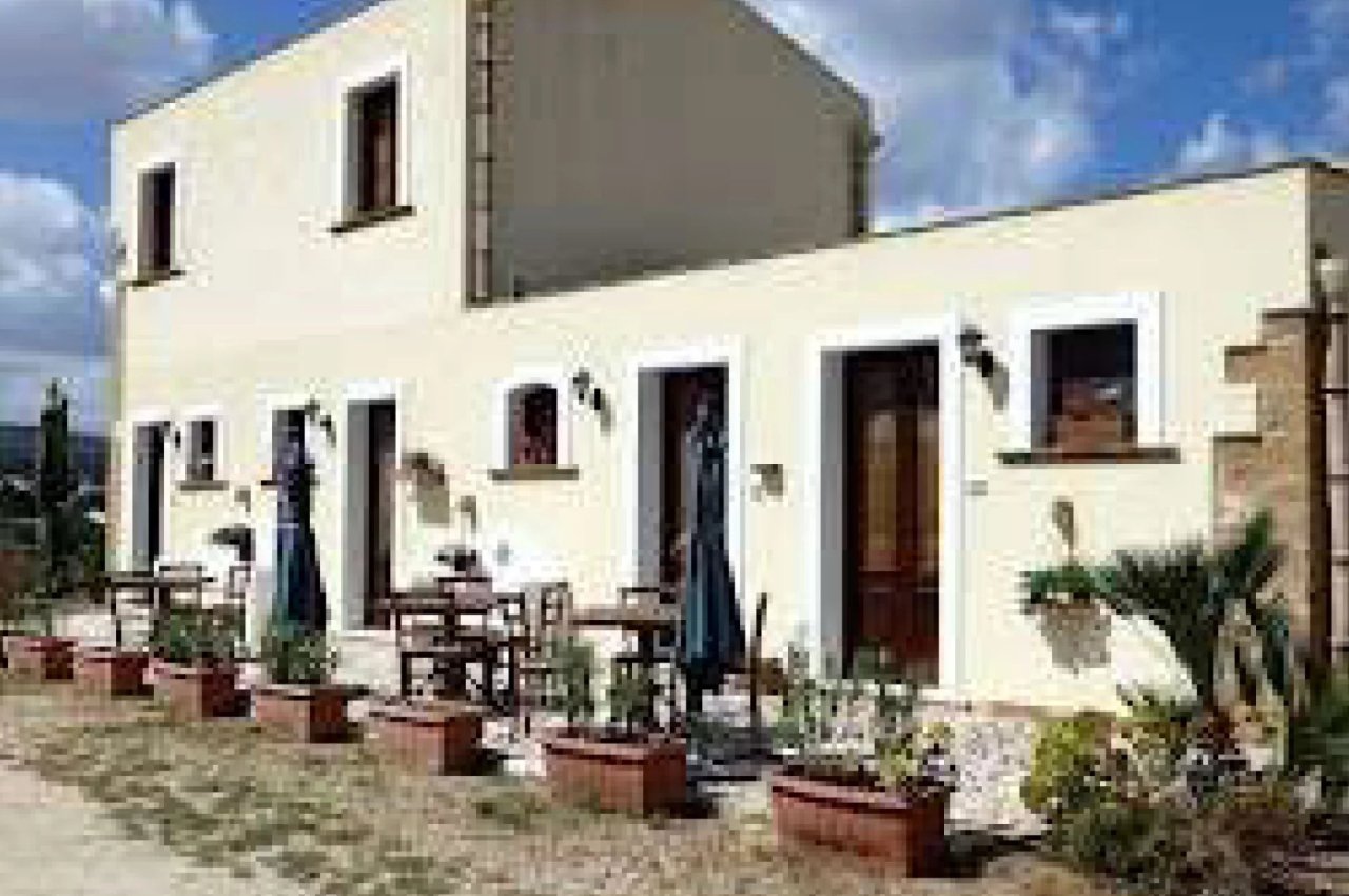 Multilocale in Vendita a Custonaci Trapani - Struttura ricettiva Cala Buguto