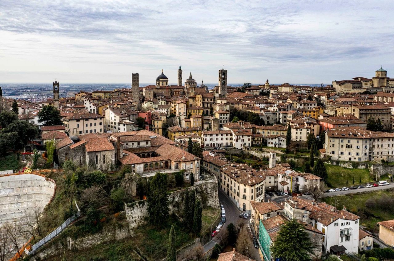 Villa in Vendita a Bergamo Viale Vittorio Emanuele II