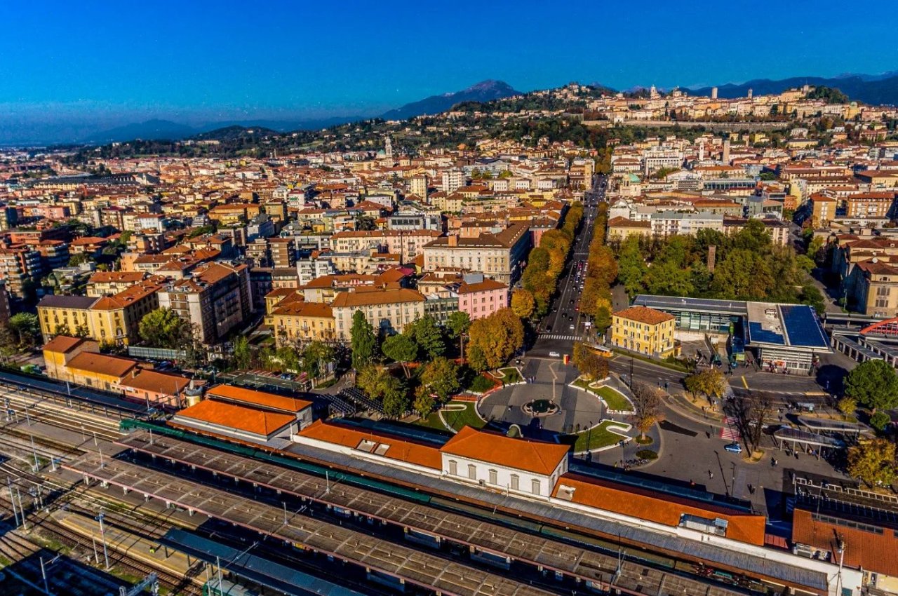Villa in Vendita a Bergamo Viale Vittorio Emanuele II